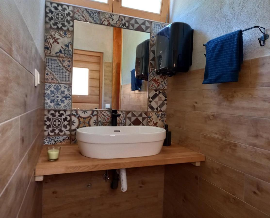Mini Kamp Perla Hotel Prvić Luka Buitenkant foto