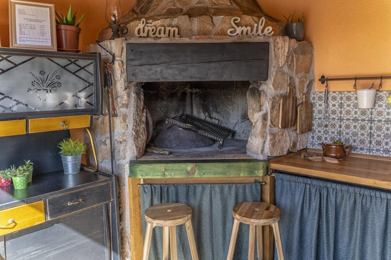 Mini Kamp Perla Hotel Prvić Luka Buitenkant foto